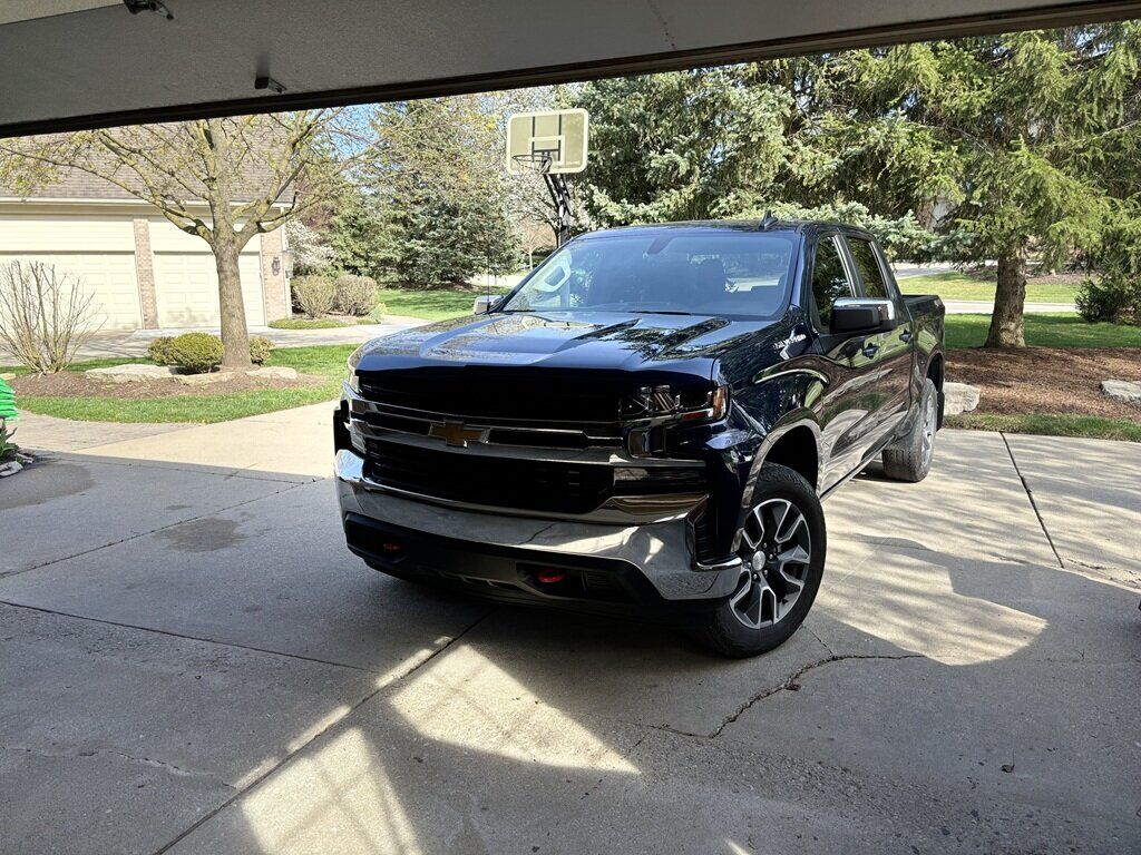 Mobile car detailing service in Livonia, Plymouth, Canton, Novi - we come to your location with professional equipment